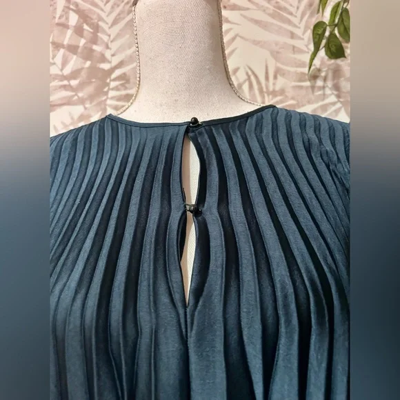 NWOT Vince Pleated Blouse Size M